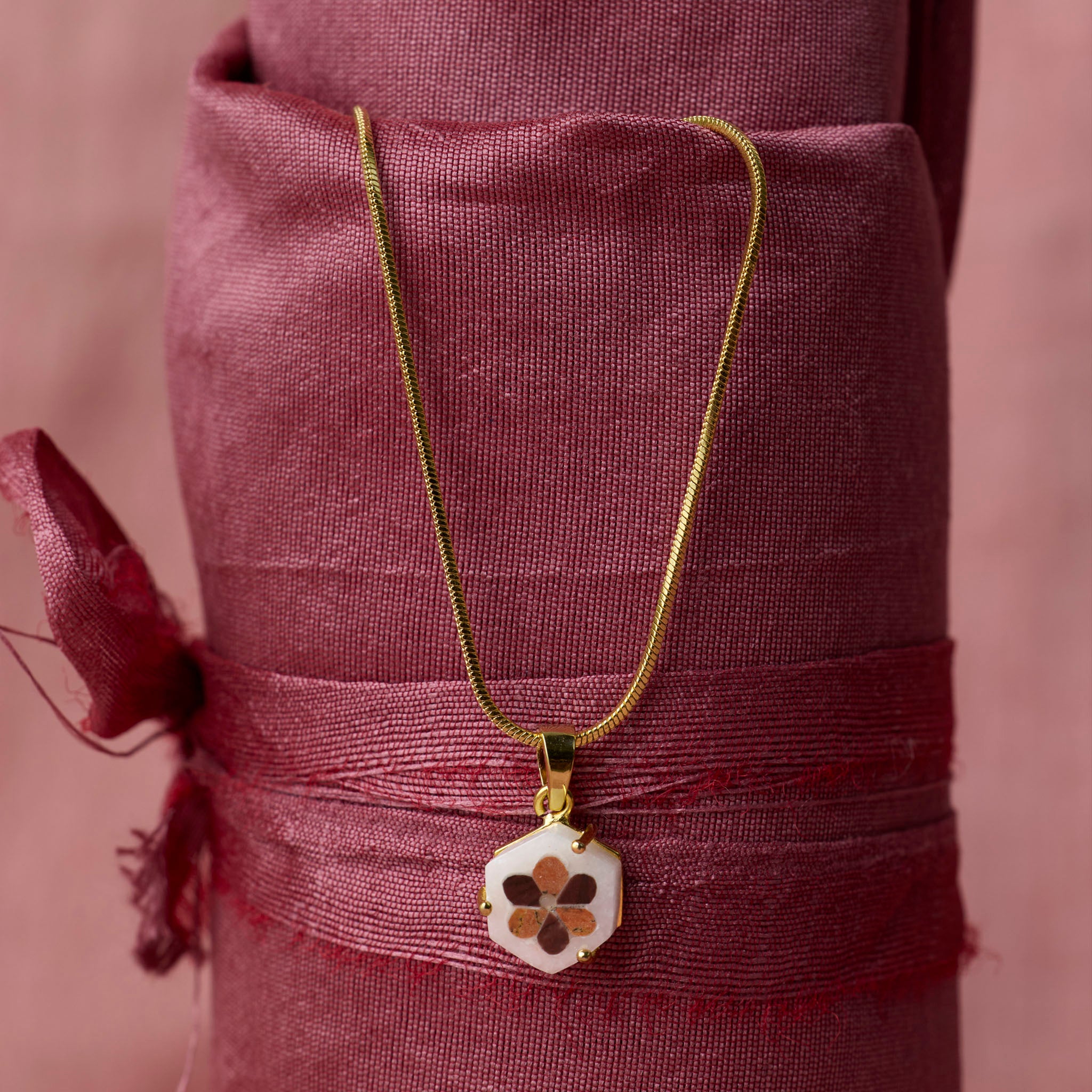 Noor necklace (Earthy brown)