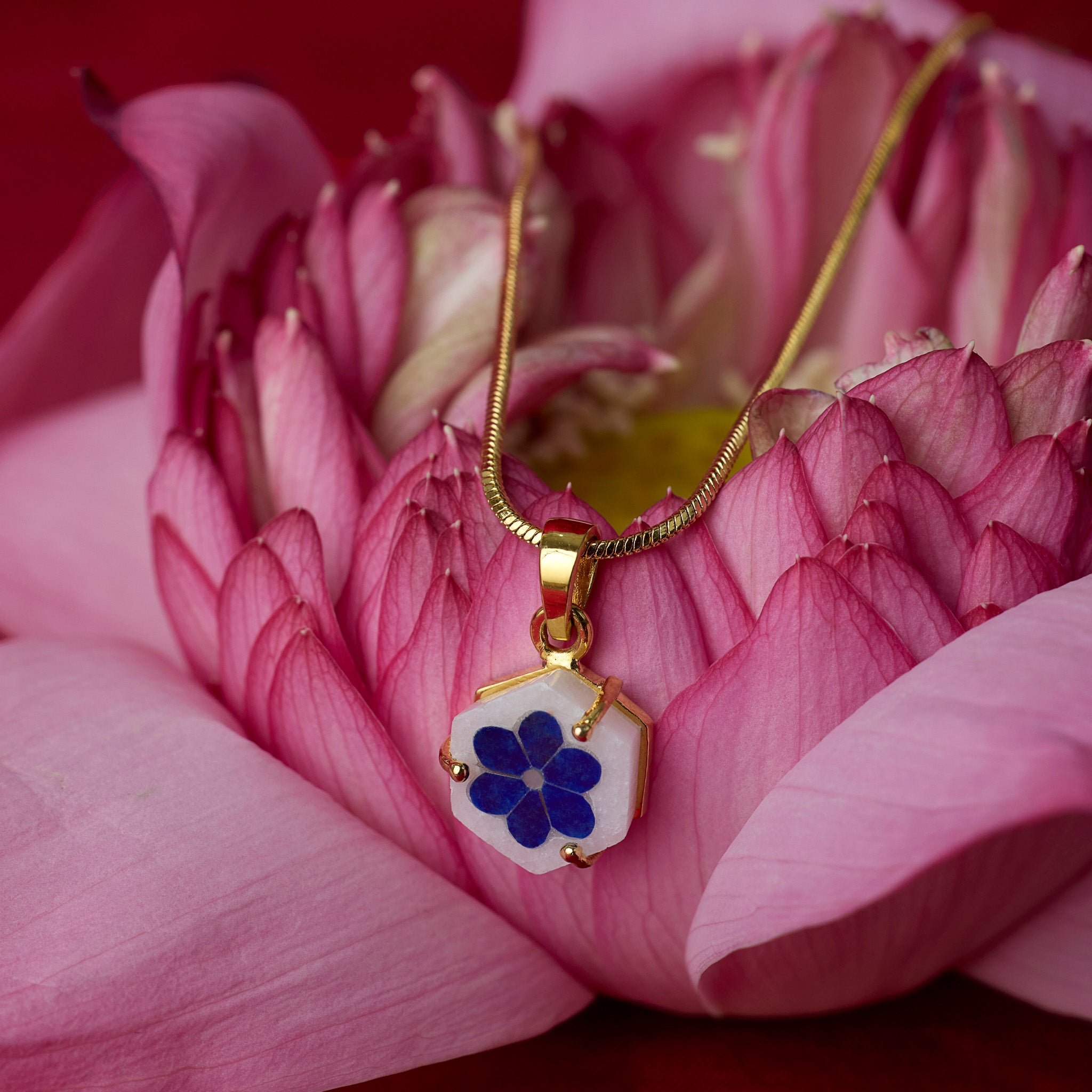 Noor necklace (Midnight blue)